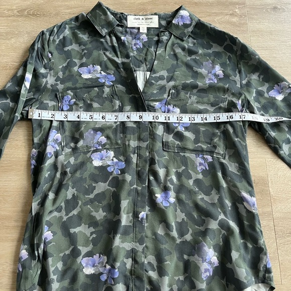 Anthropologie CLOTH & STONE Nina Shirt Button Camo Floral Green Purple SZ XS - Picture 6 of 8